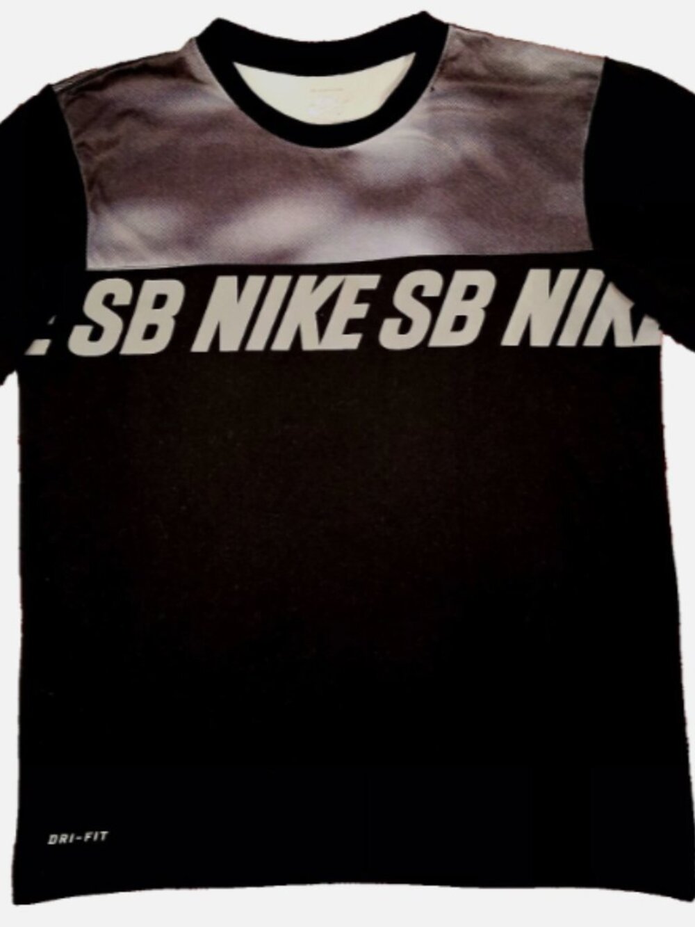 Nike SB Dri Fit Youth XL Short Sleeve Shirt